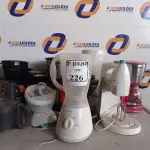 LOTE 226 - 01 LOTE COM ITENS DIVERSOS; CAFETEIRAS, BATEDEIRA, LIQUIDIFICADORES, ESPREMEDOR DE FRUTAS. (NO ESTADO) ATENÇÃO! FAZER A VISITAÇÃO ANTES DE ARREMATAR, NÃO SABEMOS SE FUNCIONA. LEILÃO NÃO TEM GARANTIA E NEM DEVOLUÇÃO, SUJEITO A POSSÍVEIS AVARIAS VISÍVEIS/OCULTAS E/OU AUSÊNCIA DE COMPONENTES.
