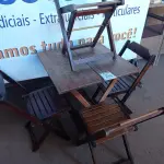LOTE 270 - 01 MESA COM 04 CADEIRAS COM AVARIAS EM MADEIRA DOBRÁVEL. (NO ESTADO) ATENÇÃO! FAZER A VISITAÇÃO ANTES DE ARREMATAR, NÃO SABEMOS SE FUNCIONA. LEILÃO NÃO TEM GARANTIA E NEM DEVOLUÇÃO, SUJEITO A POSSÍVEIS AVARIAS VISÍVEIS/OCULTAS E/OU AUSÊNCIA DE COMPONENTES.
