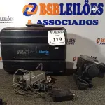 LOTE 179 - 01 FILMADORA ANTIGA COM MALETA. (NO ESTADO) ATENÇÃO! FAZER A VISITAÇÃO ANTES DE ARREMATAR, NÃO SABEMOS SE FUNCIONA. LEILÃO NÃO TEM GARANTIA E NEM DEVOLUÇÃO, SUJEITO A POSSÍVEIS AVARIAS VISÍVEIS/OCULTAS E/OU AUSÊNCIA DE COMPONENTES.