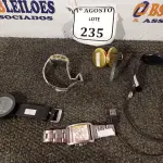 LOTE 235 - 05 RELÓGIOS TISSOT CASIO SMATWATCH MICHAEL KORS. (NO ESTADO) ATENÇÃO! FAZER A VISITAÇÃO ANTES DE ARREMATAR, NÃO SABEMOS SE FUNCIONA. LEILÃO NÃO TEM GARANTIA E NEM DEVOLUÇÃO, SUJEITO A POSSÍVEIS AVARIAS VISÍVEIS/OCULTAS E/OU AUSÊNCIA DE COMPONENTES.