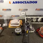 LOTE 201 - 01 CABO PARA CHUPETA, 01 SOM AUTOMOTIVO, 02 BALANÇAS DE PRECISÃO, 01 PROJETOR A LASER STAR LIGHT E 01 BOMBA PARA EXTRAÇÃO DE LEITE (NO ESTADO) ATENÇÃO! FAZER A VISITAÇÃO ANTES DE ARREMATAR, NÃO SABEMOS SE FUNCIONA. LEILÃO NÃO TEM GARANTIA E NEM DEVOLUÇÃO, SUJEITO A POSSÍVEIS AVARIAS VISÍVEIS/OCULTAS E/OU AUSÊNCIA DE COMPONENTES.