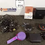 LOTE 014 - 06 MINI CAIXAS DE SOM DIVERSAS MARCAS E CARREGADORES DIVERSOS. (NO ESTADO) ATENÇÃO! FAZER A VISITAÇÃO ANTES DE ARREMATAR, NÃO SABEMOS SE FUNCIONA. LEILÃO NÃO TEM GARANTIA E NEM DEVOLUÇÃO, SUJEITO A POSSÍVEIS AVARIAS VISÍVEIS/OCULTAS E/OU AUSÊNCIA DE COMPONENTES.
