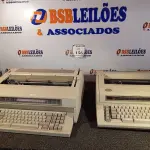 LOTE 156 - 02 MÁQUINAS DE DATILOGRAFAR MARCA IBM (NO ESTADO) ATENÇÃO! FAZER A VISITAÇÃO ANTES DE ARREMATAR, NÃO SABEMOS SE FUNCIONA. LEILÃO NÃO TEM GARANTIA E NEM DEVOLUÇÃO, SUJEITO A POSSÍVEIS AVARIAS VISÍVEIS/OCULTAS E/OU AUSÊNCIA DE COMPONENTES.
