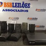 LOTE 191 - 01 DVR 16 CANAIS ALIVE E 01 CAIXA COM CAMERAS E INTERFONE DIVERSOS. (NO ESTADO) ATENÇÃO! FAZER A VISITAÇÃO ANTES DE ARREMATAR, NÃO SABEMOS SE FUNCIONA. LEILÃO NÃO TEM GARANTIA E NEM DEVOLUÇÃO, SUJEITO A POSSÍVEIS AVARIAS VISÍVEIS/OCULTAS E/OU AUSÊNCIA DE COMPONENTES.