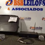 LOTE 197 - 01 MALETA COM 01 TRANSMISSOR E 01 MICROFONES SEM FIO. (NO ESTADO) ATENÇÃO! FAZER A VISITAÇÃO ANTES DE ARREMATAR, NÃO SABEMOS SE FUNCIONA. LEILÃO NÃO TEM GARANTIA E NEM DEVOLUÇÃO, SUJEITO A POSSÍVEIS AVARIAS VISÍVEIS/OCULTAS E/OU AUSÊNCIA DE COMPONENTES.
