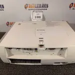 LOTE 188 - 01 PROJETOR EPSON GRANDE. (NO ESTADO) ATENÇÃO! FAZER A VISITAÇÃO ANTES DE ARREMATAR, NÃO SABEMOS SE FUNCIONA. LEILÃO NÃO TEM GARANTIA E NEM DEVOLUÇÃO, SUJEITO A POSSÍVEIS AVARIAS VISÍVEIS/OCULTAS E/OU AUSÊNCIA DE COMPONENTES.