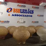 LOTE 274 - 10 GLOBOS EM VIDRO. (NO ESTADO) ATENÇÃO! FAZER A VISITAÇÃO ANTES DE ARREMATAR, NÃO SABEMOS SE FUNCIONA. LEILÃO NÃO TEM GARANTIA E NEM DEVOLUÇÃO, SUJEITO A POSSÍVEIS AVARIAS VISÍVEIS/OCULTAS E/OU AUSÊNCIA DE COMPONENTES.