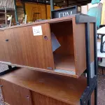 LOTE 316 - 02 ARMÁRIOS BAIXOS PARA ESCRITORIO COM BASE DE FERRO COM PORTAS DE CORRER (NO ESTADO) ATENÇÃO! FAZER A VISITAÇÃO ANTES DE ARREMATAR, NÃO SABEMOS SE FUNCIONA. LEILÃO NÃO TEM GARANTIA E NEM DEVOLUÇÃO, SUJEITO A POSSÍVEIS AVARIAS VISÍVEIS/OCULTAS E/OU AUSÊNCIA DE COMPONENTES.