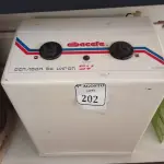 LOTE 202 - 01 SAUNA A VAPOR ALBACETE 380 VOLTS (NO ESTADO) ATENÇÃO! FAZER A VISITAÇÃO ANTES DE ARREMATAR, NÃO SABEMOS SE FUNCIONA. LEILÃO NÃO TEM GARANTIA E NEM DEVOLUÇÃO, SUJEITO A POSSÍVEIS AVARIAS VISÍVEIS/OCULTAS E/OU AUSÊNCIA DE COMPONENTES.