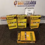 LOTE 246 - 04 CAIXAS DE GRAMPOS 18GA ¼’’ DEWALT. (NO ESTADO) ATENÇÃO! FAZER A VISITAÇÃO ANTES DE ARREMATAR, NÃO SABEMOS SE FUNCIONA. LEILÃO NÃO TEM GARANTIA E NEM DEVOLUÇÃO, SUJEITO A POSSÍVEIS AVARIAS VISÍVEIS/OCULTAS E/OU AUSÊNCIA DE COMPONENTES.