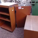 LOTE 318 - 01 BALCÃO E 01 MESINHA EM MADEIRA (NO ESTADO) ATENÇÃO! FAZER A VISITAÇÃO ANTES DE ARREMATAR, NÃO SABEMOS SE FUNCIONA. LEILÃO NÃO TEM GARANTIA E NEM DEVOLUÇÃO, SUJEITO A POSSÍVEIS AVARIAS VISÍVEIS/OCULTAS E/OU AUSÊNCIA DE COMPONENTES.