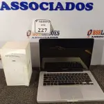 LOTE 227 - 01 MACBOOK E 01 ROTEADOR. (NO ESTADO) ATENÇÃO! FAZER A VISITAÇÃO ANTES DE ARREMATAR, NÃO SABEMOS SE FUNCIONA. LEILÃO NÃO TEM GARANTIA E NEM DEVOLUÇÃO, SUJEITO A POSSÍVEIS AVARIAS VISÍVEIS/OCULTAS E/OU AUSÊNCIA DE COMPONENTES.