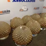LOTE 173 - 09 GLOBOS EM VIDRO (NO ESTADO) ATENÇÃO! FAZER A VISITAÇÃO ANTES DE ARREMATAR, NÃO SABEMOS SE FUNCIONA. LEILÃO NÃO TEM GARANTIA E NEM DEVOLUÇÃO, SUJEITO A POSSÍVEIS AVARIAS VISÍVEIS/OCULTAS E/OU AUSÊNCIA DE COMPONENTES.
