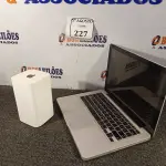 LOTE 227 - 01 MACBOOK E 01 ROTEADOR. (NO ESTADO) ATENÇÃO! FAZER A VISITAÇÃO ANTES DE ARREMATAR, NÃO SABEMOS SE FUNCIONA. LEILÃO NÃO TEM GARANTIA E NEM DEVOLUÇÃO, SUJEITO A POSSÍVEIS AVARIAS VISÍVEIS/OCULTAS E/OU AUSÊNCIA DE COMPONENTES.