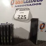LOTE 225 - 06 APARELHOS CELULARES, SENDO 05 LG E 01 IPHONE PARA RETIRADA DE PEÇAS. (NO ESTADO) ATENÇÃO! FAZER A VISITAÇÃO ANTES DE ARREMATAR, NÃO SABEMOS SE FUNCIONA. LEILÃO NÃO TEM GARANTIA E NEM DEVOLUÇÃO, SUJEITO A POSSÍVEIS AVARIAS VISÍVEIS/OCULTAS E/OU AUSÊNCIA DE COMPONENTES.