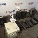 LOTE 191 - 01 DVR 16 CANAIS ALIVE E 01 CAIXA COM CAMERAS E INTERFONE DIVERSOS. (NO ESTADO) ATENÇÃO! FAZER A VISITAÇÃO ANTES DE ARREMATAR, NÃO SABEMOS SE FUNCIONA. LEILÃO NÃO TEM GARANTIA E NEM DEVOLUÇÃO, SUJEITO A POSSÍVEIS AVARIAS VISÍVEIS/OCULTAS E/OU AUSÊNCIA DE COMPONENTES.