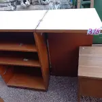 LOTE 318 - 01 BALCÃO E 01 MESINHA EM MADEIRA (NO ESTADO) ATENÇÃO! FAZER A VISITAÇÃO ANTES DE ARREMATAR, NÃO SABEMOS SE FUNCIONA. LEILÃO NÃO TEM GARANTIA E NEM DEVOLUÇÃO, SUJEITO A POSSÍVEIS AVARIAS VISÍVEIS/OCULTAS E/OU AUSÊNCIA DE COMPONENTES.