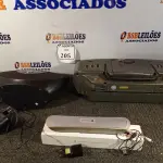 LOTE 205 - 03 APARELHOS DE SOM DIVERSOS (NO ESTADO) ATENÇÃO! FAZER A VISITAÇÃO ANTES DE ARREMATAR, NÃO SABEMOS SE FUNCIONA. LEILÃO NÃO TEM GARANTIA E NEM DEVOLUÇÃO, SUJEITO A POSSÍVEIS AVARIAS VISÍVEIS/OCULTAS E/OU AUSÊNCIA DE COMPONENTES.