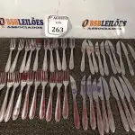 LOTE 263 - 01 LOTE COM 20 FACAS, 20 GARFOS E 01 ESPÁTULA PARA CORTAR BOLO. (NO ESTADO) ATENÇÃO! FAZER A VISITAÇÃO ANTES DE ARREMATAR, NÃO SABEMOS SE FUNCIONA. LEILÃO NÃO TEM GARANTIA E NEM DEVOLUÇÃO, SUJEITO A POSSÍVEIS AVARIAS VISÍVEIS/OCULTAS E/OU AUSÊNCIA DE COMPONENTES.
