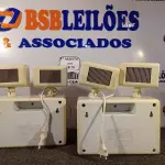 LOTE 145 - 02 LUMINÁRIAS DE EMERGÊNCIA DE LED. (NO ESTADO) ATENÇÃO! FAZER A VISITAÇÃO ANTES DE ARREMATAR, NÃO SABEMOS SE FUNCIONA. LEILÃO NÃO TEM GARANTIA E NEM DEVOLUÇÃO, SUJEITO A POSSÍVEIS AVARIAS VISÍVEIS/OCULTAS E/OU AUSÊNCIA DE COMPONENTES.