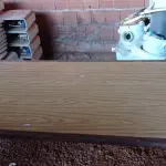 LOTE 314 - 01 MESA COM BASE EM FERRO E TAMPO EM MADEIRA. (NO ESTADO) ATENÇÃO! FAZER A VISITAÇÃO ANTES DE ARREMATAR, NÃO SABEMOS SE FUNCIONA. LEILÃO NÃO TEM GARANTIA E NEM DEVOLUÇÃO, SUJEITO A POSSÍVEIS AVARIAS VISÍVEIS/OCULTAS E/OU AUSÊNCIA DE COMPONENTES.