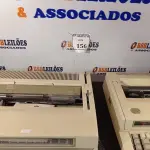 LOTE 156 - 02 MÁQUINAS DE DATILOGRAFAR MARCA IBM (NO ESTADO) ATENÇÃO! FAZER A VISITAÇÃO ANTES DE ARREMATAR, NÃO SABEMOS SE FUNCIONA. LEILÃO NÃO TEM GARANTIA E NEM DEVOLUÇÃO, SUJEITO A POSSÍVEIS AVARIAS VISÍVEIS/OCULTAS E/OU AUSÊNCIA DE COMPONENTES.