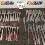 LOTE 258 - 01 LOTE COM 20 FACAS E 20 GARFOS. (NO ESTADO) ATENÇÃO! FAZER A VISITAÇÃO ANTES DE ARREMATAR, NÃO SABEMOS SE FUNCIONA. LEILÃO NÃO TEM GARANTIA E NEM DEVOLUÇÃO, SUJEITO A POSSÍVEIS AVARIAS VISÍVEIS/OCULTAS E/OU AUSÊNCIA DE COMPONENTES.
