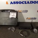 LOTE 197 - 01 MALETA COM 01 TRANSMISSOR E 01 MICROFONES SEM FIO. (NO ESTADO) ATENÇÃO! FAZER A VISITAÇÃO ANTES DE ARREMATAR, NÃO SABEMOS SE FUNCIONA. LEILÃO NÃO TEM GARANTIA E NEM DEVOLUÇÃO, SUJEITO A POSSÍVEIS AVARIAS VISÍVEIS/OCULTAS E/OU AUSÊNCIA DE COMPONENTES.