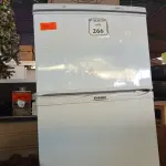 LOTE 266 - 01 GELADEIRA 337L MARCA DAKO 220V. (NO ESTADO) ATENÇÃO! FAZER A VISITAÇÃO ANTES DE ARREMATAR, NÃO SABEMOS SE FUNCIONA. LEILÃO NÃO TEM GARANTIA E NEM DEVOLUÇÃO, SUJEITO A POSSÍVEIS AVARIAS VISÍVEIS/OCULTAS E/OU AUSÊNCIA DE COMPONENTES.