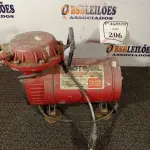 LOTE 206 - 01 COMPRESSOR DE AR DIRETO. (NO ESTADO) ATENÇÃO! FAZER A VISITAÇÃO ANTES DE ARREMATAR, NÃO SABEMOS SE FUNCIONA. LEILÃO NÃO TEM GARANTIA E NEM DEVOLUÇÃO, SUJEITO A POSSÍVEIS AVARIAS VISÍVEIS/OCULTAS E/OU AUSÊNCIA DE COMPONENTES.