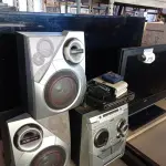 LOTE 178 - 01 MICRO SYSTEM COM CAIXAS DE SOM, MODULO AUTOMOTIVO, GRAVADOR DE MÃO E 01 MP3 SONY E 02 TVS COM AVARIAS. (NO ESTADO) ATENÇÃO! FAZER A VISITAÇÃO ANTES DE ARREMATAR, NÃO SABEMOS SE FUNCIONA. LEILÃO NÃO TEM GARANTIA E NEM DEVOLUÇÃO, SUJEITO A POSSÍVEIS AVARIAS VISÍVEIS/OCULTAS E/OU AUSÊNCIA DE COMPONENTES.
