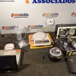 LOTE 201 - 01 CABO PARA CHUPETA, 01 SOM AUTOMOTIVO, 02 BALANÇAS DE PRECISÃO, 01 PROJETOR A LASER STAR LIGHT E 01 BOMBA PARA EXTRAÇÃO DE LEITE (NO ESTADO) ATENÇÃO! FAZER A VISITAÇÃO ANTES DE ARREMATAR, NÃO SABEMOS SE FUNCIONA. LEILÃO NÃO TEM GARANTIA E NEM DEVOLUÇÃO, SUJEITO A POSSÍVEIS AVARIAS VISÍVEIS/OCULTAS E/OU AUSÊNCIA DE COMPONENTES.