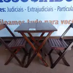 LOTE 250 - 01 MESA COM 02 CADEIRAS EM MADEIRA. (NO ESTADO) ATENÇÃO! FAZER A VISITAÇÃO ANTES DE ARREMATAR, NÃO SABEMOS SE FUNCIONA. LEILÃO NÃO TEM GARANTIA E NEM DEVOLUÇÃO, SUJEITO A POSSÍVEIS AVARIAS VISÍVEIS/OCULTAS E/OU AUSÊNCIA DE COMPONENTES.