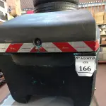 LOTE 166 - 01 BAÚ PARA MOTO COM CAPACETE. (NO ESTADO) ATENÇÃO! FAZER A VISITAÇÃO ANTES DE ARREMATAR, NÃO SABEMOS SE FUNCIONA. LEILÃO NÃO TEM GARANTIA E NEM DEVOLUÇÃO, SUJEITO A POSSÍVEIS AVARIAS VISÍVEIS/OCULTAS E/OU AUSÊNCIA DE COMPONENTES.