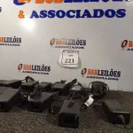 LOTE 221 - 01 LOTE COM FONTES DIVERSAS. (NO ESTADO) ATENÇÃO! FAZER A VISITAÇÃO ANTES DE ARREMATAR, NÃO SABEMOS SE FUNCIONA. LEILÃO NÃO TEM GARANTIA E NEM DEVOLUÇÃO, SUJEITO A POSSÍVEIS AVARIAS VISÍVEIS/OCULTAS E/OU AUSÊNCIA DE COMPONENTES.