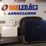 LOTE 207 - 01 NOTEBOOK, 01 CONSOLE PS2 E 01 TABLET SAMSUNG. (NO ESTADO) ATENÇÃO! FAZER A VISITAÇÃO ANTES DE ARREMATAR, NÃO SABEMOS SE FUNCIONA. LEILÃO NÃO TEM GARANTIA E NEM DEVOLUÇÃO, SUJEITO A POSSÍVEIS AVARIAS VISÍVEIS/OCULTAS E/OU AUSÊNCIA DE COMPONENTES.