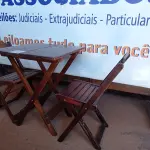 LOTE 250 - 01 MESA COM 02 CADEIRAS EM MADEIRA. (NO ESTADO) ATENÇÃO! FAZER A VISITAÇÃO ANTES DE ARREMATAR, NÃO SABEMOS SE FUNCIONA. LEILÃO NÃO TEM GARANTIA E NEM DEVOLUÇÃO, SUJEITO A POSSÍVEIS AVARIAS VISÍVEIS/OCULTAS E/OU AUSÊNCIA DE COMPONENTES.