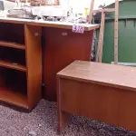 LOTE 318 - 01 BALCÃO E 01 MESINHA EM MADEIRA (NO ESTADO) ATENÇÃO! FAZER A VISITAÇÃO ANTES DE ARREMATAR, NÃO SABEMOS SE FUNCIONA. LEILÃO NÃO TEM GARANTIA E NEM DEVOLUÇÃO, SUJEITO A POSSÍVEIS AVARIAS VISÍVEIS/OCULTAS E/OU AUSÊNCIA DE COMPONENTES.
