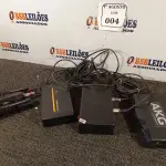 LOTE 004 - 03 APARELHOS DE ÁUDIO E 03 MICROFONES. (NO ESTADO) ATENÇÃO! FAZER A VISITAÇÃO ANTES DE ARREMATAR, NÃO SABEMOS SE FUNCIONA. LEILÃO NÃO TEM GARANTIA E NEM DEVOLUÇÃO, SUJEITO A POSSÍVEIS AVARIAS VISÍVEIS/OCULTAS E/OU AUSÊNCIA DE COMPONENTES.