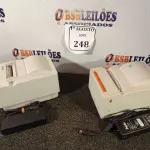 LOTE 248 - 02 IMPRESSORAS TÉRMICAS COM CARREGADOR. (NO ESTADO) ATENÇÃO! FAZER A VISITAÇÃO ANTES DE ARREMATAR, NÃO SABEMOS SE FUNCIONA. LEILÃO NÃO TEM GARANTIA E NEM DEVOLUÇÃO, SUJEITO A POSSÍVEIS AVARIAS VISÍVEIS/OCULTAS E/OU AUSÊNCIA DE COMPONENTES.