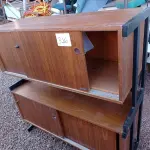 LOTE 316 - 02 ARMÁRIOS BAIXOS PARA ESCRITORIO COM BASE DE FERRO COM PORTAS DE CORRER (NO ESTADO) ATENÇÃO! FAZER A VISITAÇÃO ANTES DE ARREMATAR, NÃO SABEMOS SE FUNCIONA. LEILÃO NÃO TEM GARANTIA E NEM DEVOLUÇÃO, SUJEITO A POSSÍVEIS AVARIAS VISÍVEIS/OCULTAS E/OU AUSÊNCIA DE COMPONENTES.