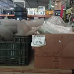 LOTE 336 - 02 CAIXAS COM GLOBOS EM VIDRO PARA LUMINÁRIAS. (NO ESTADO) ATENÇÃO! FAZER A VISITAÇÃO ANTES DE ARREMATAR, NÃO SABEMOS SE FUNCIONA. LEILÃO NÃO TEM GARANTIA E NEM DEVOLUÇÃO, SUJEITO A POSSÍVEIS AVARIAS VISÍVEIS/OCULTAS E/OU AUSÊNCIA DE COMPONENTES.