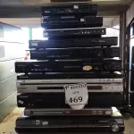 LOTE 469 - 11 APARELHOS DE DVD DIVERSOS.  (NO ESTADO) ATENÇÃO! FAZER A VISITAÇÃO ANTES DE ARREMATAR, NÃO SABEMOS SE FUNCIONA. LEILÃO NÃO TEM GARANTIA E NEM DEVOLUÇÃO, SUJEITO A POSSÍVEIS AVARIAS VISÍVEIS/OCULTAS E/OU AUSÊNCIA DE COMPONENTES.