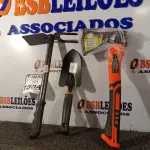 LOTE 150 - 01 ESPÁTULA PARA JARDINAGEM, 01 SACHO PARA JARDINAGEM E 01 MACHADO. (NO ESTADO) ATENÇÃO! FAZER A VISITAÇÃO ANTES DE ARREMATAR, NÃO SABEMOS SE FUNCIONA. LEILÃO NÃO TEM GARANTIA E NEM DEVOLUÇÃO, SUJEITO A POSSÍVEIS AVARIAS VISÍVEIS/OCULTAS E/OU AUSÊNCIA DE COMPONENTES.