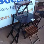 LOTE 330 - 01 MESA COM 04 CADEIRAS COM AVARIAS EM MADEIRA DOBRÁVEL. (NO ESTADO) ATENÇÃO! FAZER A VISITAÇÃO ANTES DE ARREMATAR, NÃO SABEMOS SE FUNCIONA. LEILÃO NÃO TEM GARANTIA E NEM DEVOLUÇÃO, SUJEITO A POSSÍVEIS AVARIAS VISÍVEIS/OCULTAS E/OU AUSÊNCIA DE COMPONENTES.