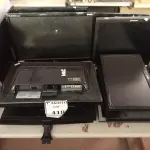 LOTE 418 - 12 MONITORES COM AVARIAS. (NO ESTADO) ATENÇÃO! FAZER A VISITAÇÃO ANTES DE ARREMATAR, NÃO SABEMOS SE FUNCIONA. LEILÃO NÃO TEM GARANTIA E NEM DEVOLUÇÃO, SUJEITO A POSSÍVEIS AVARIAS VISÍVEIS/OCULTAS E/OU AUSÊNCIA DE COMPONENTES.