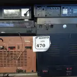 LOTE 470 - 02 APARELHOS DE SOM COM TOCA VINIL SEM CAIXA E 02 VHS DIVERSOS.  (NO ESTADO) ATENÇÃO! FAZER A VISITAÇÃO ANTES DE ARREMATAR, NÃO SABEMOS SE FUNCIONA. LEILÃO NÃO TEM GARANTIA E NEM DEVOLUÇÃO, SUJEITO A POSSÍVEIS AVARIAS VISÍVEIS/OCULTAS E/OU AUSÊNCIA DE COMPONENTES.