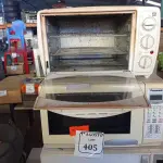 LOTE 405 - 02 MICRO-ONDAS SEM PRATO E 01 FORNO ELÉTRICO PEQUENO. (NO ESTADO) ATENÇÃO! FAZER A VISITAÇÃO ANTES DE ARREMATAR, NÃO SABEMOS SE FUNCIONA. LEILÃO NÃO TEM GARANTIA E NEM DEVOLUÇÃO, SUJEITO A POSSÍVEIS AVARIAS VISÍVEIS/OCULTAS E/OU AUSÊNCIA DE COMPONENTES.