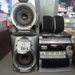 LOTE 364 - 01 SOM PHILIPS COM 08 CAIXAS DE SOM DIVERSAS. (NO ESTADO) ATENÇÃO! FAZER A VISITAÇÃO ANTES DE ARREMATAR, NÃO SABEMOS SE FUNCIONA. LEILÃO NÃO TEM GARANTIA E NEM DEVOLUÇÃO, SUJEITO A POSSÍVEIS AVARIAS VISÍVEIS/OCULTAS E/OU AUSÊNCIA DE COMPONENTES.
