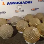LOTE 306 - 10 GLOBOS EM VIDRO. (NO ESTADO) ATENÇÃO! FAZER A VISITAÇÃO ANTES DE ARREMATAR, NÃO SABEMOS SE FUNCIONA. LEILÃO NÃO TEM GARANTIA E NEM DEVOLUÇÃO, SUJEITO A POSSÍVEIS AVARIAS VISÍVEIS/OCULTAS E/OU AUSÊNCIA DE COMPONENTES.